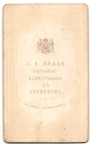 Fotografie J.A. Braae, Svendborg, Bürgerliches Fräulein mit Dutt