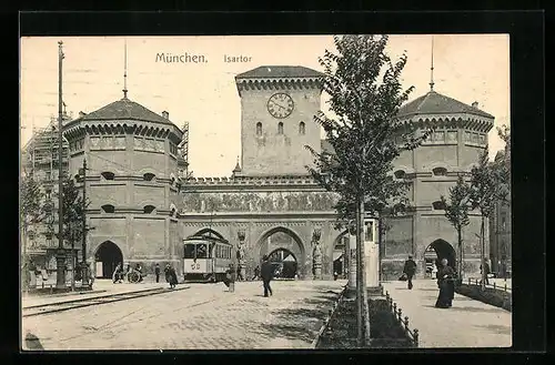 AK München, Strassenbahn vor dem Isartor