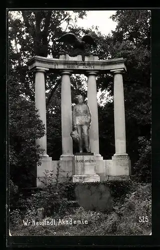 AK Wr. Neustadt, Statue Franz Joseph I., Akademie