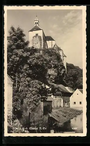 AK Raabs a. d. Thaya, Ortspartie mit Blick auf ein grosses Gebäude