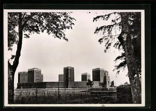 AK Tannenberg, Das Nationaldenkmal, Vorne rechts das Löwendenkmal des Inf.-Reg. 147