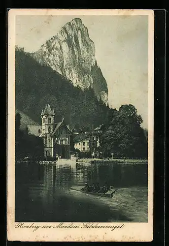AK Plomberg /Mondsee, Ortspartie mit Berggipfel
