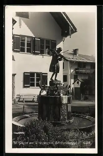 AK St. Gilgen /Wolfgangsee, Brunnen mit Geiger-Statue