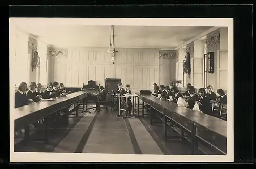 AK Frohsdorf /N.-Ö., Pensionat Sta. Christiana, Handarbeitssaal, Innenansicht