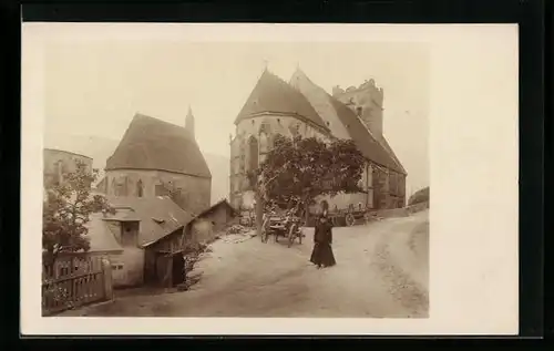 Foto-AK St. Michael b. Krems, Strassenpartie mit Kirche