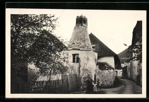 AK Rossatz a. d. Donau /Wachau, Strassenpartie mit alten Häusern