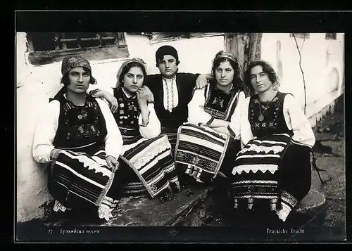 AK Gruppe von Bulgarinnen in Trackischer Tracht