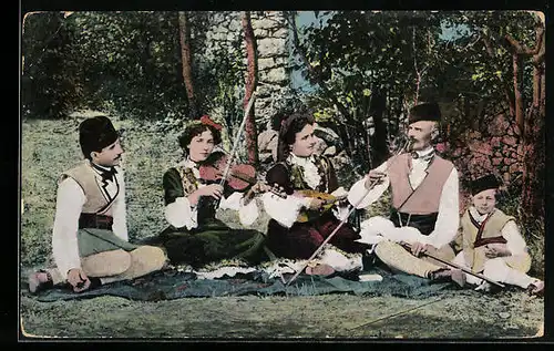 AK Tran, Bulgarische Männer und Frauen mit Instrumenten