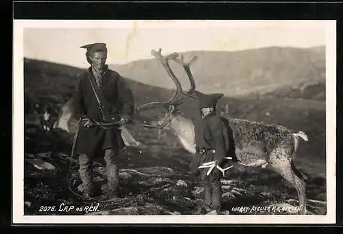 AK Lappe mit einem Rentier und Jungen