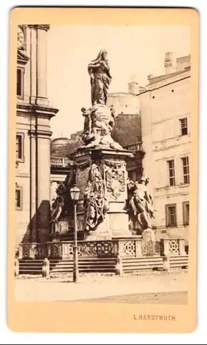 Fotografie Ludwig Hardtmuth, Salzburg, Ansicht Salzburg, Blick auf die Mariensäule am Domplatz