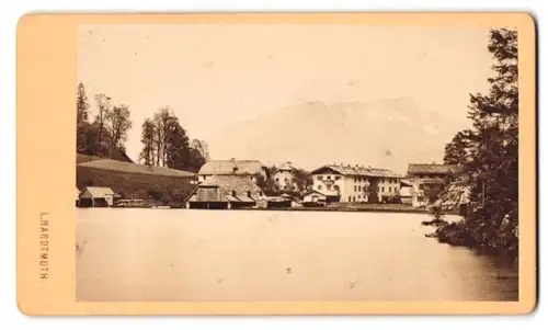 Fotografie Ludwig Hardtmuth, Salzburg, Ansicht Königsee, Hotel und Wohnhäuser an der Einfahrt zum Königsee