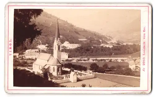 Fotografie Alois Beer, Ansicht Landeck, Blick nach der Stadt mit Kirche und Friedhof