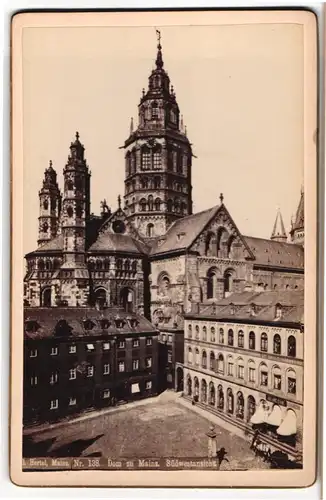 Fotografie C. Hertel, Mainz, Ansicht Mainz, Geschäft Jos. Auc. Ciani im Domhof mit dem Dom