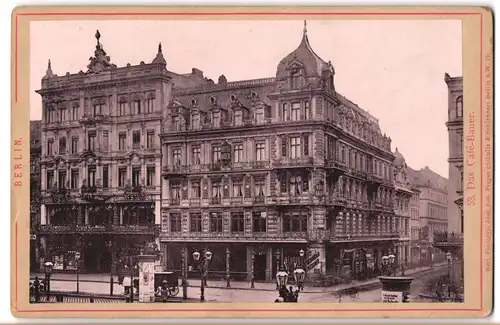 Fotografie Inst. Rob. Prager, Berlin, Ansicht Berlin, Partie am Cafe Bauer mit Litfasssäulen