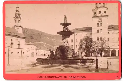 Fotografie Baldi & Würthle, Salzburg, Ansicht Salzburg, Blick auf den Residenzplatz mit Hofbrunnen