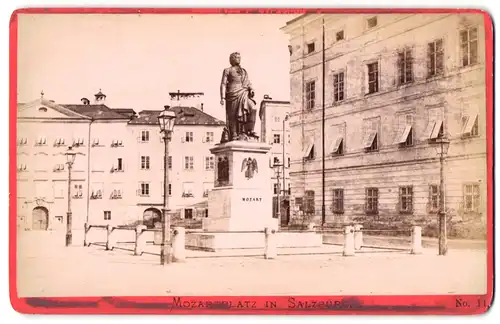 Fotografie Baldi & Würthle, Salzburg, Ansicht Salzburg, Partie auf dem Mozartplatz mit Mozartdenkmal