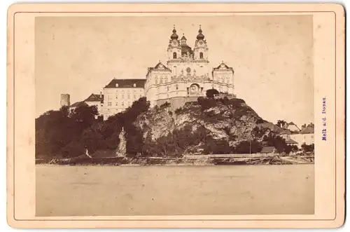 Fotografie F. Mark, Scheibbs, Ansicht Melk / Donau, Blick nach dem Kloster von der Donau aus