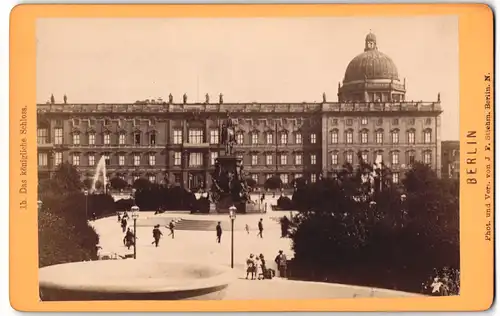 Fotografie J. F. Stiehm, Berlin, Ansicht Berlin, Blick auf das Königliche Schloss mit Reiterdenkmal