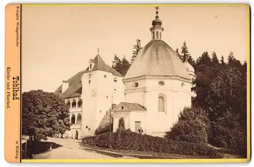 Fotografie Weingartshofer, Mödling, Ansicht Toblbad, Partie an der Kirche und dem Pfarrhof