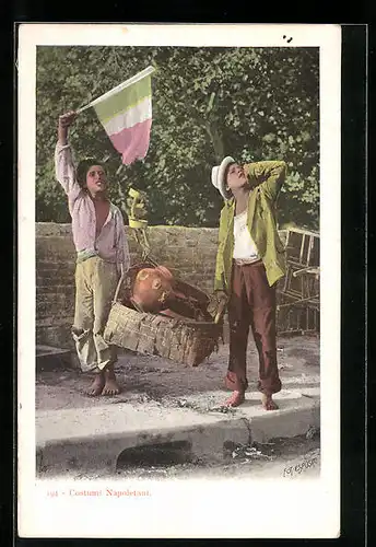 AK Neapel / Napoli, Zwei junge Burschen mit italienischer Fahne und Tongefässen