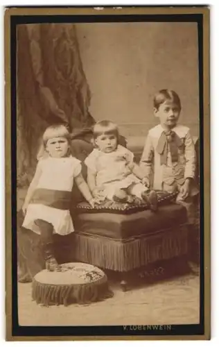 Fotografie V. Lobenwein, Villach, Südbahnstrasse, Drei Kinder in modischer Kleidung