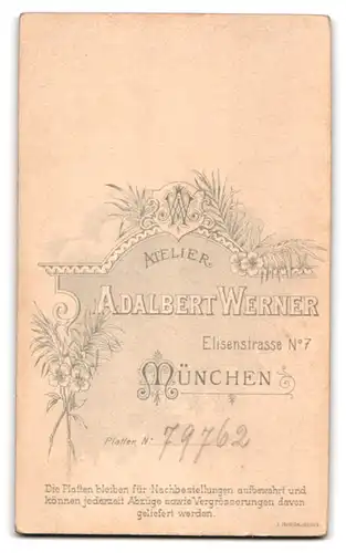 Fotografie Adalbert Werner, München, Elisenstr. 7, Bürgerliche Dame im Kleid