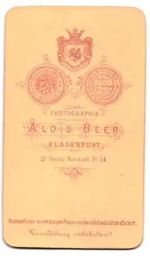 Fotografie Alois Beer, Klagenfurt, St. Veiter Vorstadt 24, Älterer Herr im Mantel mit Fliege