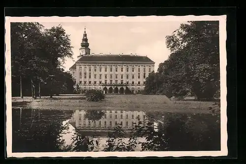 AK Kremsier, Blick auf ein prächtiges Gebäude