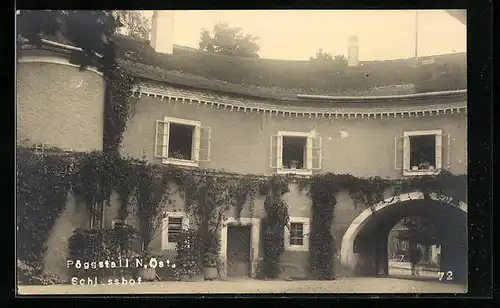 AK Pöggstall, Torbogen im Schlosshof