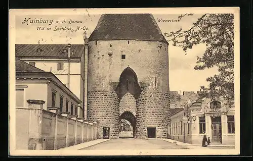 AK Hainburg /Donau, Wienertor mit Gasthof Mascha und Arbeiter-Radfahrclub Vorwärts