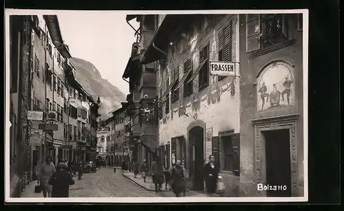 AK Bozen / Bolzano, Strassenpartie mit Geschäften
