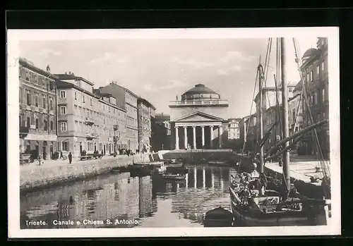 AK Trieste / Triest, Canale e Chiesa S. Antonio, Segelboot