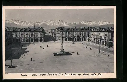 AK Cuneo, Piazza Vittorio Emanuele II e Corso Nizza con sfondo delle Alpi