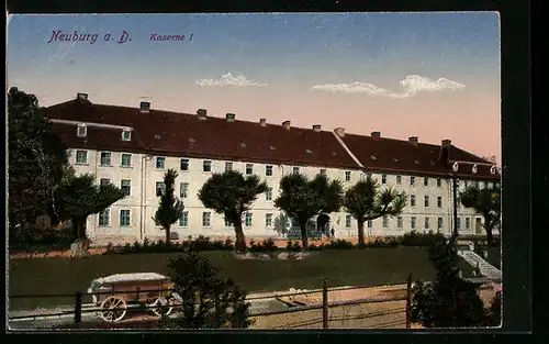 AK Neuburg a. D., Kaserne mit Karren