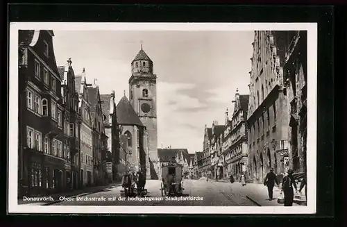 AK Donauwörth, Obere Reichsstrasse mit der höchgelegenen Stadtpfarrkirche