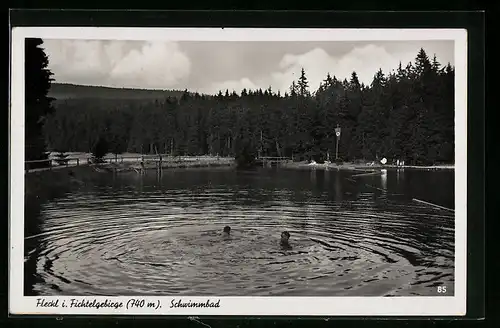 AK Fleckl /Fichtelgeb., Schwimmbad mit Schwimmern