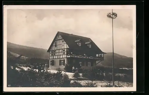 AK Saalfeld /Saale, Ferienheim Steigerhaus mit Maibaum