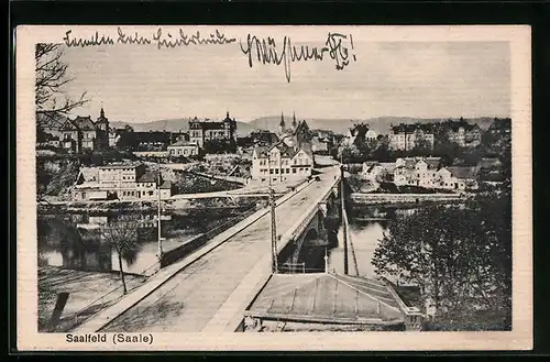 AK Saalfeld /Saale, Ortsansicht mit Brücke über den Fluss