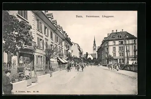 AK Bern, Freiestrasse. Länggasse, mit Kirche und Passanten