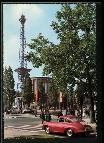 Riesen-AK Berlin-Charlottenburg, Auto Porsche 356 am Messegelände ICC & Funkturm