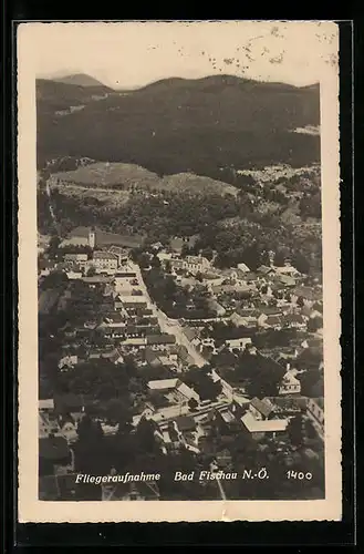 AK Bad Fischau /N.-Ö., Teilansicht mit Strassenpartie, Fliegeraufnahme