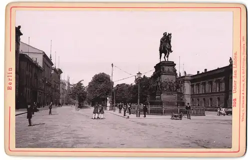 Fotografie Römmler & Jonas, Dresden, Ansicht Berlin, Unter den Linden mit Reiterstandbild Friedrichs des Grossen
