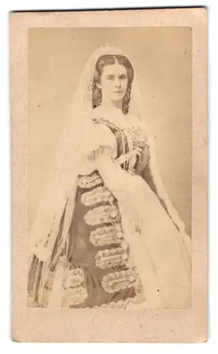 Fotografie unbekannter Fotograf und Ort, junge Kaiserin Elisabeth Sissi von Österreich mit Schleier