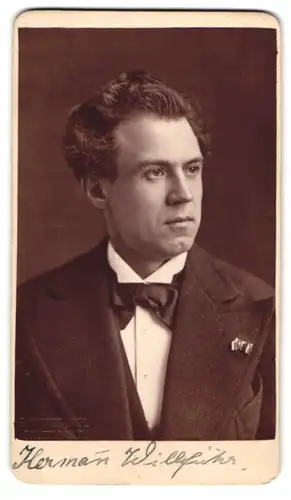 Fotografie Erwin Hanfstaengl, Stuttgart, Portrait Hermann Willführ, deutscher Schauspieler