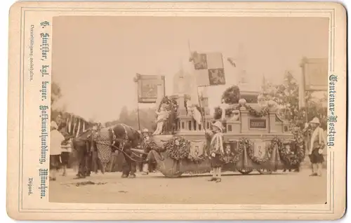 Fotografie G. Stuffler, München, Ansicht München, Festwagen der Lebzelter und Wachszieher auf der Centenar Feier 1888