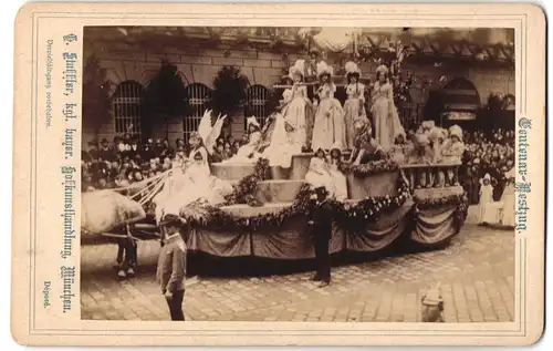 Fotografie G. Stuffler, München, Ansicht München, Festwagen  Die Wiege  auf der Centenarfeier 1888