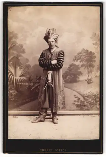 Fotografie Robert Steidl, Schwechat, historische Uniform, gefangener Türke