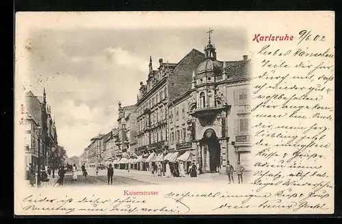 AK Karlsruhe, Kaiserstrasse mit Passanten