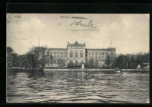 AK Kiel, Blick auf die Marine-Akademie