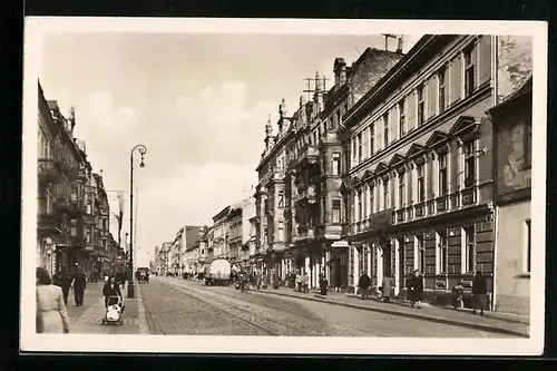 AK Brandenburg / Havel, Passanten in der Steinatrasse